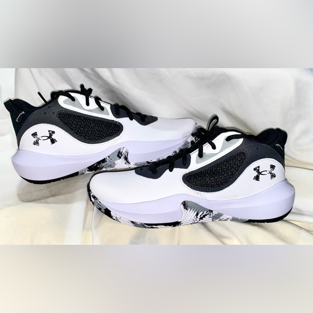 Under Armour Basketball Sneaker